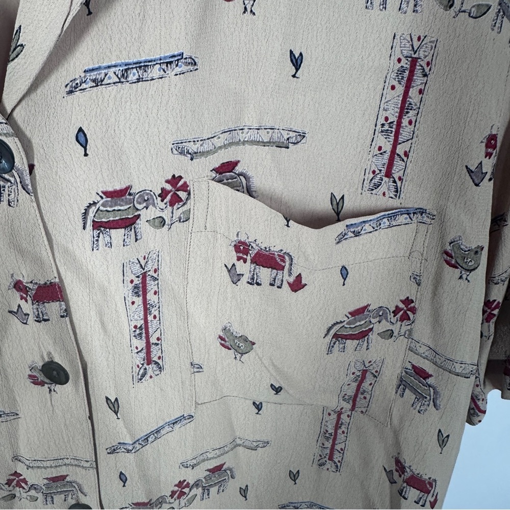 Chicos Design Graphic Button-Up Shirt Size 2 Large Elephant Blouse Short Sleeves - Picture 4 of 6